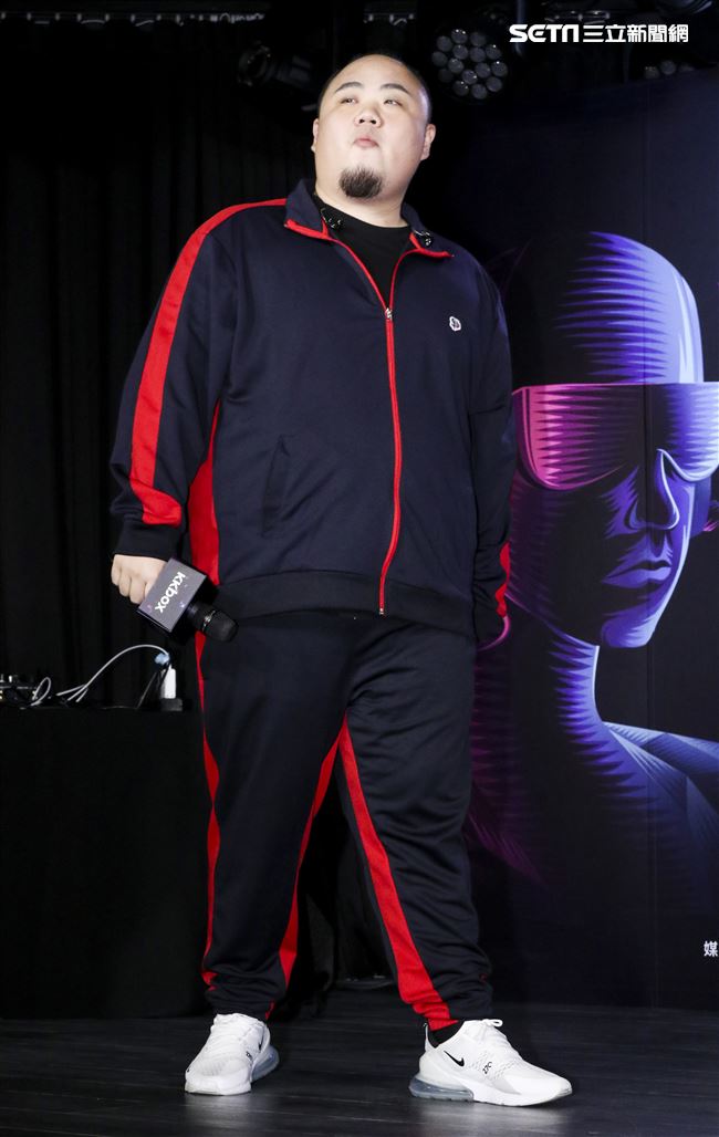 第14屆KKBOX風雲榜搶先發佈會，嘻哈天團頑童MJ116連莊3年搶先領獎。（記者林士傑/攝影）