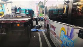 桃園,輾斃,夾殺,曳引車,公車,過失致死（圖／翻攝畫面）