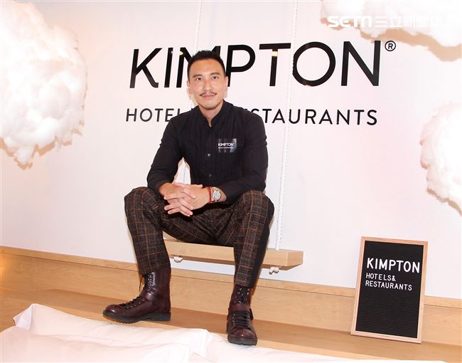 王陽明出席亞洲首間快閃酒店開幕，暢談寵妻秘訣。（記者邱榮吉/攝影）