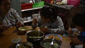 偏鄉孩子，和阿嬤相依為命的姐妹（兒福聯盟提供）