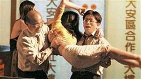 蘇貞昌,假消息,組閣,鹹豬手　圖／翻攝自臉書