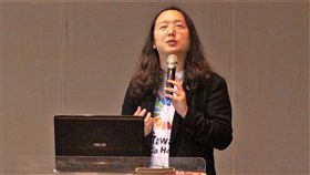 唐鳳談台灣社會創新發展趨勢行政院政務委員唐鳳（圖）26日南下高雄出席「商圈一起來論壇－智慧城鄉X地方創生」論壇，以「台灣社會創新發展趨勢」探討商圈的現況發展與未來展望。中央社記者程啟峰高雄攝  107年10月26日