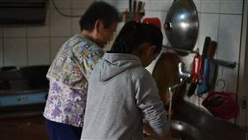 偏鄉孩子，和阿嬤相依為命的姐妹（兒福聯盟提供）