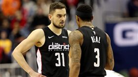 ▲薩托蘭斯基、比爾聯手擊敗公鹿。（圖／翻攝自推特）