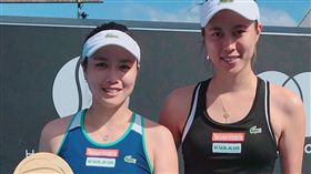 ▲詹詠然（左）與妹妹詹皓晴聯手奪本季首冠。（圖／劉雪貞提供） 