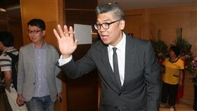 連勝文出席吳伯雄80大壽感恩茶會國民黨中央委員連勝文（前）19日出席前國民黨主席吳伯雄「80大壽感恩茶會」。中央社記者謝佳璋攝　107年6月19日