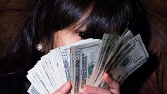 神鬼情侶搞鴻海　自主加薪年賺上百萬