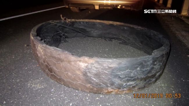 輪胎皮成國道殺手　害12車撞上毀損