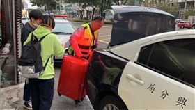 高雄警「精通4種語言」成人肉翻譯機　日籍夫妻獲救驚呆（圖／翻攝畫面）