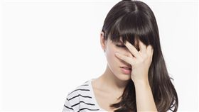 ▲丟臉,眼睛痛,頭痛,頭暈,感冒,分手,難過,情傷,傷心。（圖／by Freepik）https://www.freepik.com/index.php?goto=74&idfoto=2317315