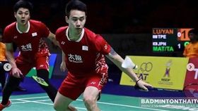 盧敬堯（右）、楊博涵泰國開幕站獲男雙亞軍。（圖／翻攝自盧敬堯IG）