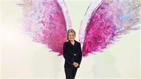 天使之翼全球計畫　第60站落腳花蓮美國藝術家科萊特．米勒（Colette Miller）啟動「天使之翼全球計畫」，所到之處皆成人氣打卡景點，全球第60站選擇落腳花蓮台創新天堂樂園，特別設計「I love HL（花蓮）」的翅膀圖樣，13日正式揭幕。中央社記者李先鳳攝　108年1月13日