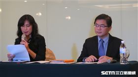 新任秘書長李孟諺（右）與留任的行政院發言人Kolas Yotaka右（右）13日下午召開記者會公布內閣名單。（圖／記者盧素梅攝）