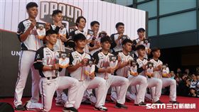 統一獅春訓開訓，球員寫下新年目標。（圖／記者王怡翔攝影）