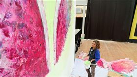 米勒作畫。（圖／台開提供）