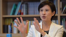 文策院成立只差一步　鄭麗君：有急迫性3月行政院通過「文化內容策進院設置條例草案」，文化部長鄭麗君舉出，韓國近期也提出新南方政策，第一項計劃就是文化輸出，也成立東協文化院，作為前進方向的中介組織。反觀台灣目前還沒有一個中介組織，她說：「文策院有它成立的急迫性。」中央社記者孫仲達攝　107年6月26日