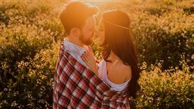 翻攝自unsplash,情侶,戀愛,男女朋友,感情,結婚