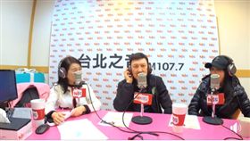 14日余天與妻子李亞萍一同出席《周玉蔻嗆新聞》廣播專訪