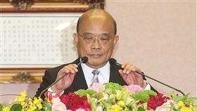 蘇貞昌就任行政院長  要捲起袖子開始衝新任行政院長蘇貞昌（圖）14日上任，他致詞表示，基於對國家、人民的責任，他願承擔重責大任，也要在既有的基礎上接地氣、做努力，現在就是捲起袖子「撩落去」，開始「衝」。中央社記者謝佳璋攝  108年1月14日