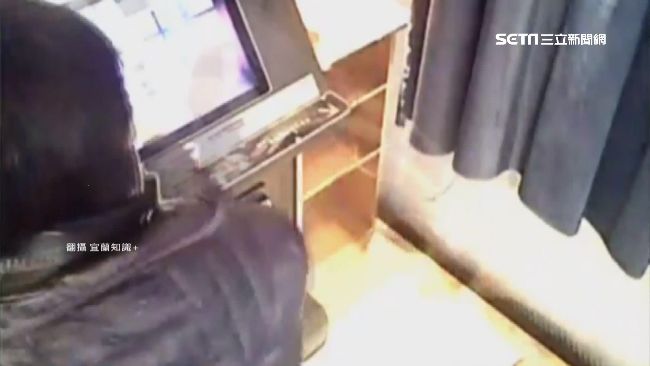 行動KTV不唱歌　男持麥砸爛螢幕