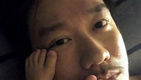 爆怨公社,地方爸爸,帥臉,翹腳,女兒（圖／翻攝自臉書爆怨公社）