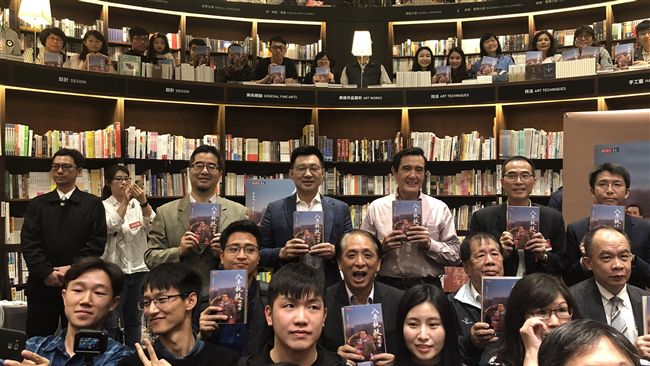 讀完馬英九回憶錄　他評：忙碌而庸俗
