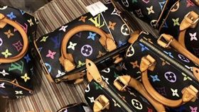 ▲金卡達夏買LV包（圖／翻攝自網路）