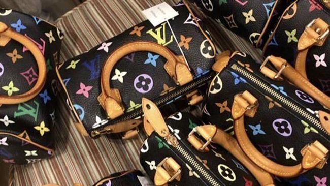 豐臀金炫富無止盡　買LV包送小孩