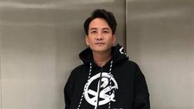 高山峰擔心自己失智症早發，趕緊要老婆買本大相本，存放家人的回憶。（圖／翻攝自臉書）