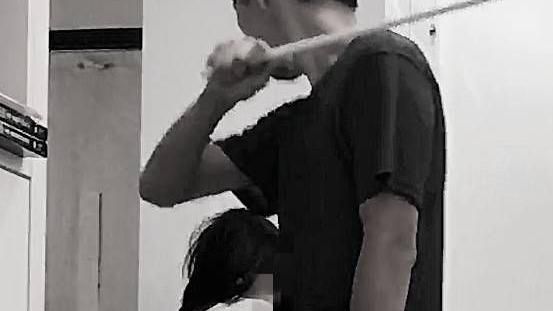 肉圓爸再爆動粗！女主播一句話硬起來