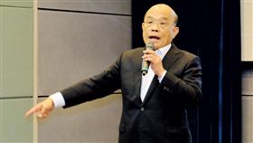 蘇貞昌赴桃園機場視察非洲豬瘟防疫作業行政院長蘇貞昌14日就任，第一個行程就前往桃園國際機場，視察非洲豬瘟防疫檢驗各方面措施，並給工作人員加油，同時呼籲國人提高警覺，將非洲豬瘟阻絕於境外。中央社記者吳睿騏桃園攝　108年1月14日