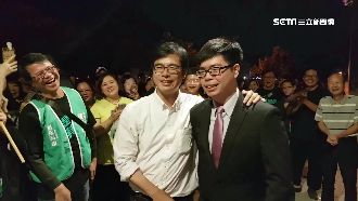 與粉絲撞臉…陳其邁：要拍照的跟他拍