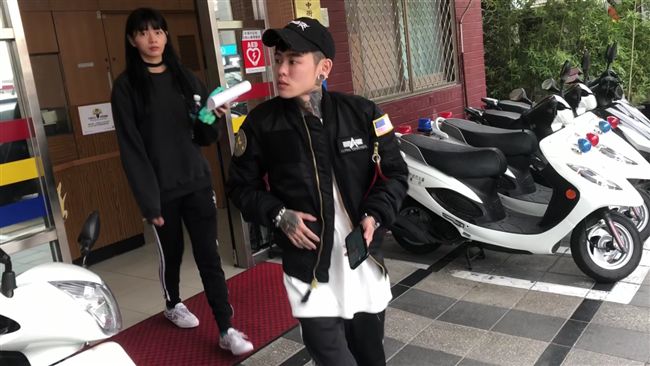 郭源元2019年和Manson前往警局提告。（圖／資料照）