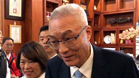 總統選舉提名人選　吳敦義：考量品德操守政績國民黨主席吳敦義（右）13日在嘉義市受訪表示，國民黨2020年總統選舉提名人選，主要考量品德、操守及好的政績，還有所帶過團隊的清廉度，相信一定會提出最適當人選。前左為嘉義市長黃敏惠。中央社記者黃國芳攝　108年1月13日