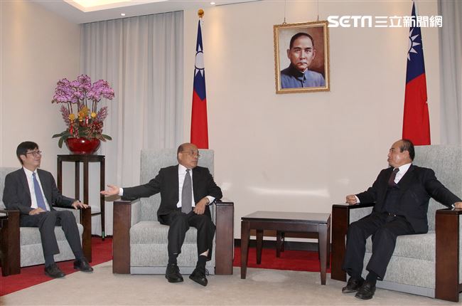 行政院長蘇貞昌展開「立院一日遊」，最後一站拜訪前立法院長、國民黨立委王金平。（記者邱榮吉/攝影）