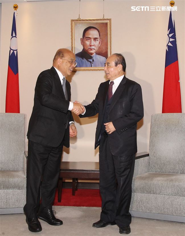 行政院長蘇貞昌展開「立院一日遊」，最後一站拜訪前立法院長、國民黨立委王金平。（記者邱榮吉/攝影）