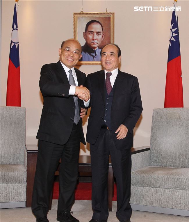 行政院長蘇貞昌展開「立院一日遊」，最後一站拜訪前立法院長、國民黨立委王金平。（記者邱榮吉/攝影）