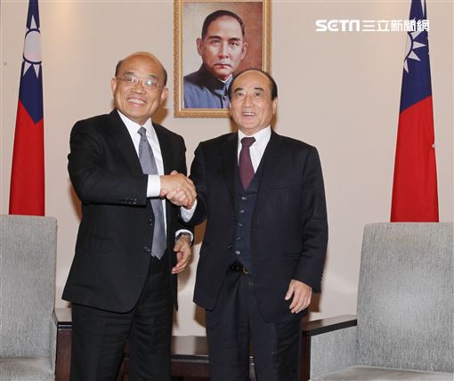 行政院長蘇貞昌展開「立院一日遊」，最後一站拜訪前立法院長、國民黨立委王金平。（記者邱榮吉/攝影）