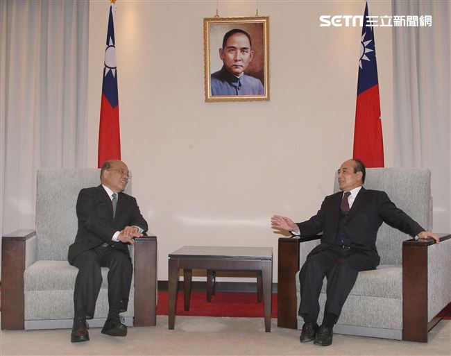 行政院長蘇貞昌展開「立院一日遊」，最後一站拜訪前立法院長、國民黨立委王金平。（記者邱榮吉/攝影）