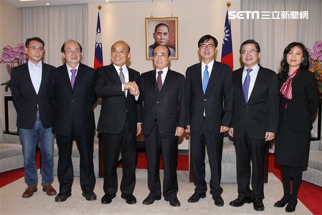 行政院長蘇貞昌展開「立院一日遊」，最後一站拜訪前立法院長、國民黨立委王金平。（記者邱榮吉/攝影）