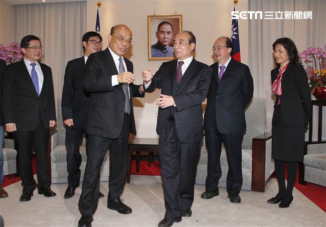 行政院長蘇貞昌展開「立院一日遊」，最後一站拜訪前立法院長、國民黨立委王金平。（記者邱榮吉/攝影）