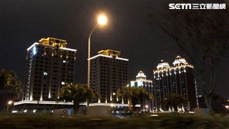 桃園青埔鬼城　整社區只有樣品屋點燈