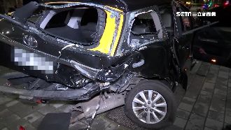 Uber載客迴轉　遭豪車衝撞釀2傷