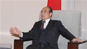 行政院長蘇貞昌展開「立院一日遊」，最後一站拜訪前立法院長、國民黨立委王金平。（記者邱榮吉/攝影）