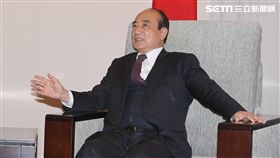 行政院長蘇貞昌展開「立院一日遊」，最後一站拜訪前立法院長、國民黨立委王金平。（記者邱榮吉/攝影）