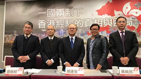 港台專家對談　一國兩制下香港經驗的真相與困局中華港澳之友協會16日上午舉辦「一國兩制下香港經驗的真相與困局」座談會，邀請前香港立法會議員黃毓民（右2）、香港資深時事評論員劉銳紹（左2）與台灣學者對談。中央社記者繆宗翰攝　108年1月16日