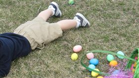 男童，背影，男孩，玩耍，草地（示意圖／翻攝自pixabay）