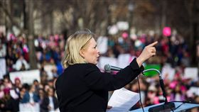 美國民主黨籍聯邦參議員陸天娜（Kirsten Gillibrand）／Kirsten Gillibrand臉書