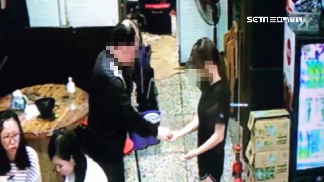 宜蘭人小心！怪男趁女店員找零摳手心