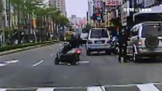 外籍遊客拍美照　無良搶匪亂入遭逮